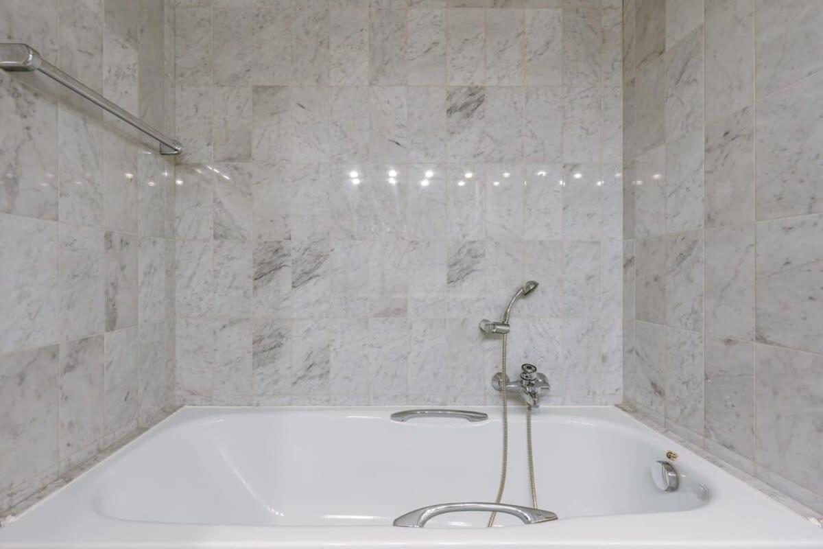 Huswell - Authentic Apartment With Terraces And Parking Knokke-Heist Luaran gambar
